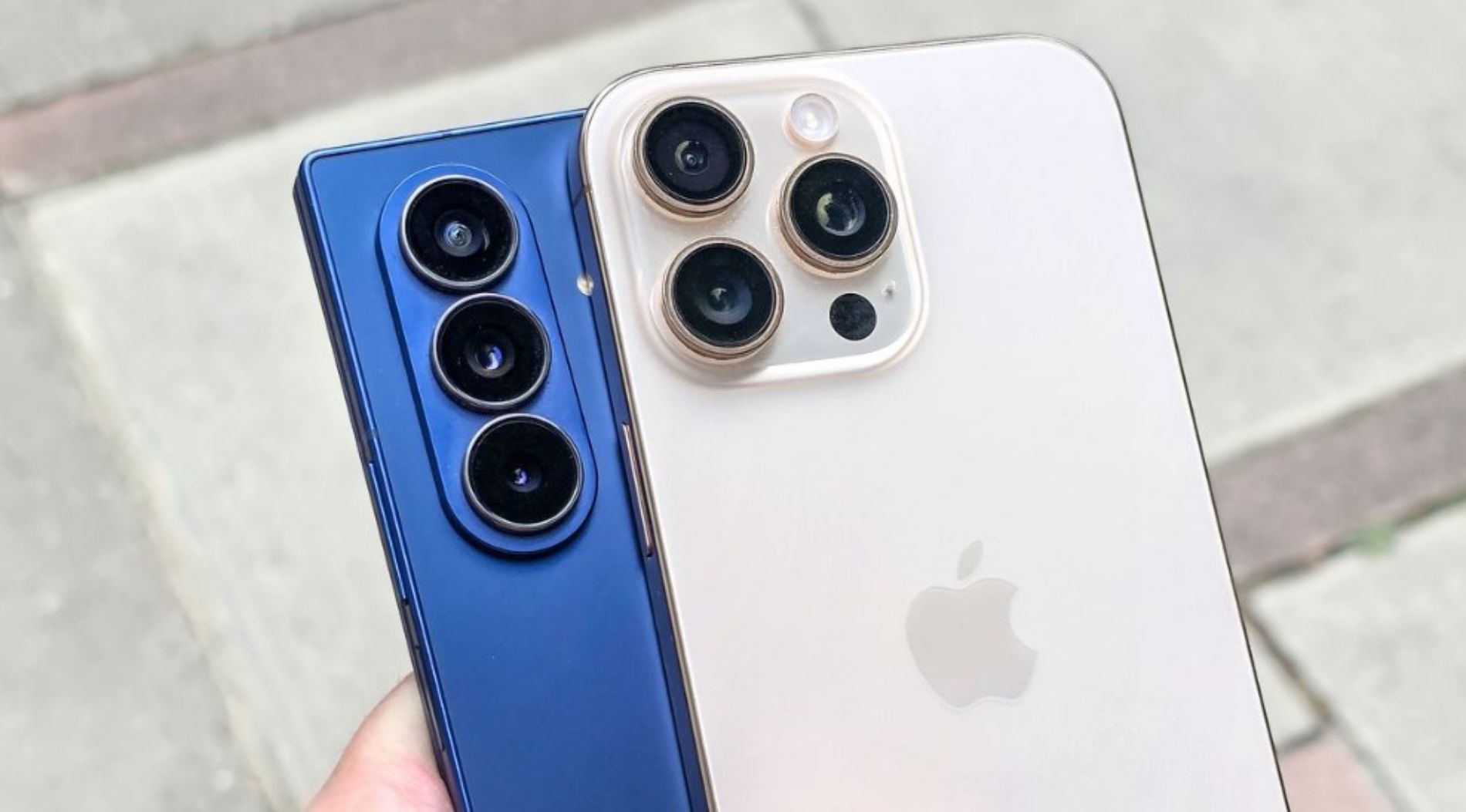 Hình ảnh cho danh mục So sánh Galaxy Z Fold 7 và iPhone 16 Pro Max: Cuộc đối đầu đỉnh cao